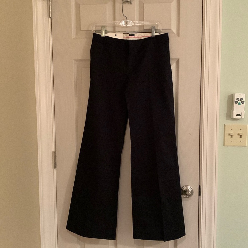 GAP Modern Fit Flare Trousers 👖